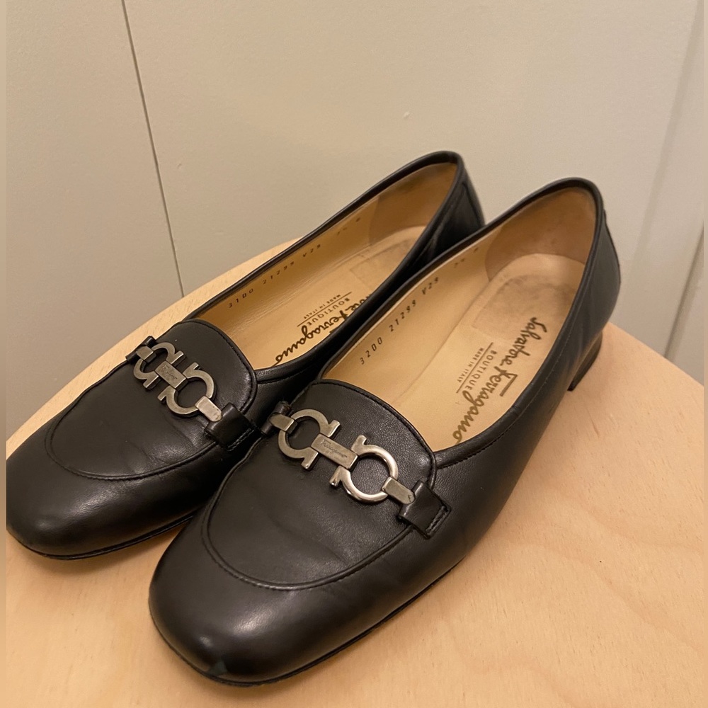 Vintage Salvatore Ferragamo Women’s Loafers (size 7.5) Black